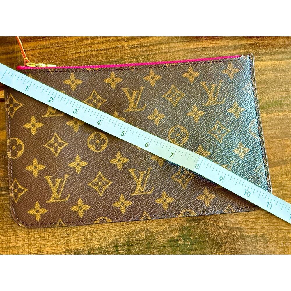 Louis Vuitton Pochette MM Black and White Pouch Wristlet Mini Monogram LTD Rare - Picture 16 of 16